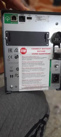 APC Smart-UPS 1000VA 700W