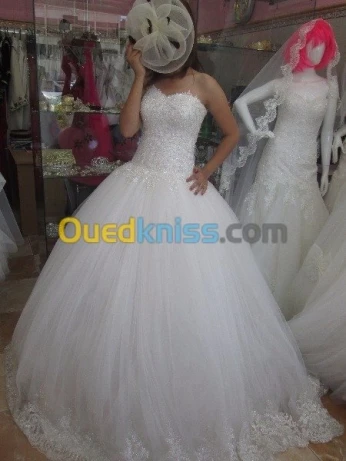 vente d'une robe blanche