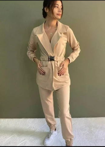 Ensemble chic sport Is sportware cheek