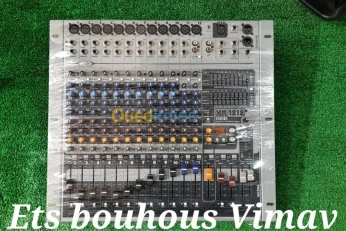 Table de mixage Peavey XR1212 amplifié