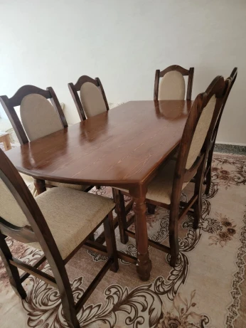 Tables 06 chaises bois rouge