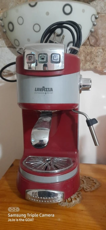 Machine à café LAVAZZA