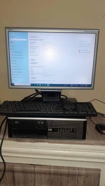 Ordinateur de bureau Desktop hp avec écran 19.5"