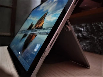 Microsoft Surface i5-6300U Ram 8Go SSD 250Go Ecran Tactile
