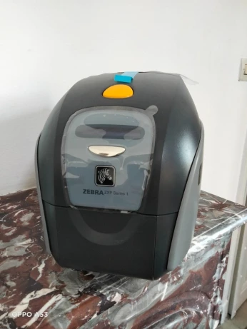Imprimante à badge ZEBRA ZXP SERIE 1 et Imprimante à ticket de caisse zebra RW 420
