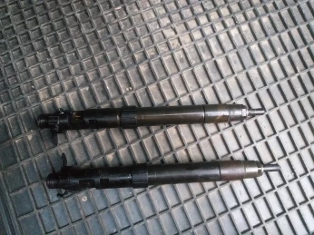 INJECTEUR 2.0 L HDI 3008 . C4 . DS5 .EXPERT