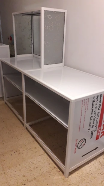 Présentoir plus caisse