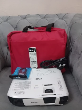 Vidéoprojecteur datashow Epson EB-W42 WIFI INTÉGRÉ