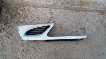 calandre côté gauche Renault Mégane 1