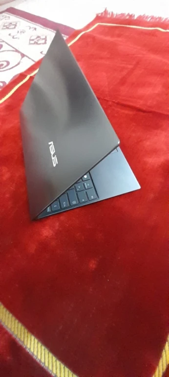 Asus zenbook UX425EA