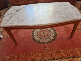 table du salon en marbre