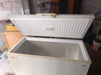 Congélateur MIDEA 389L on très bon état