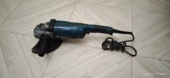 Makita meule