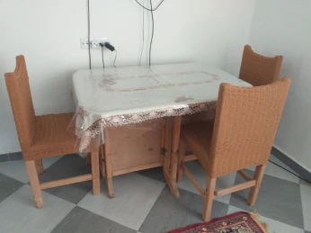 Table de cuisine avec 03 chaises