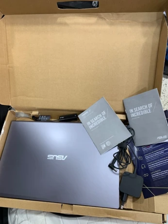 Asus VivoBook 15 i7-11em gen 8/512 tres peu utilisé sous emballage