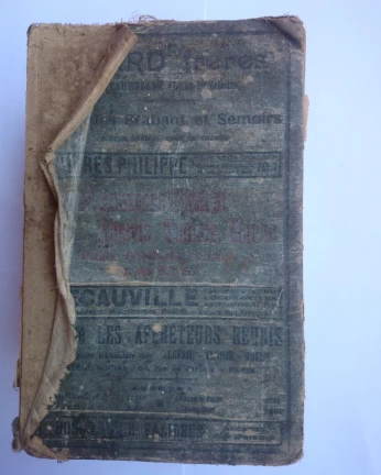 Un livre antique de l'époque coloniale francaise en algérie