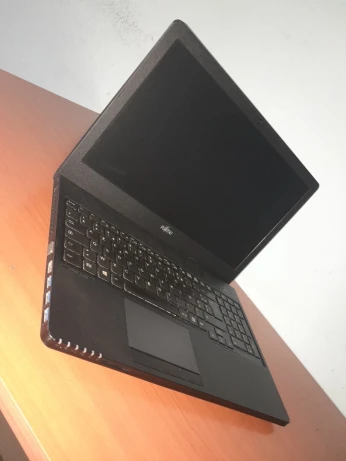 Laptop Fujitsu i3, 8go RAM, 15,6" À VENDRE