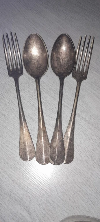 Couteaux et forchette en argent