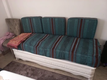 Canapé avec matelas et choura