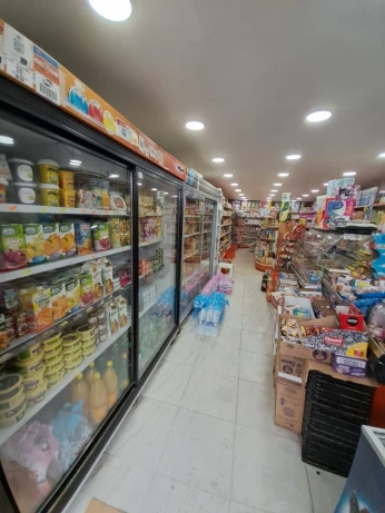 عتاد محل مواد غذائية عامة