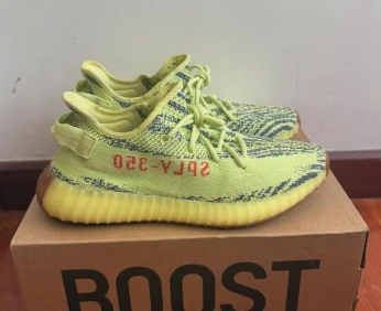 yeezy boost 350V2 frozen yellow