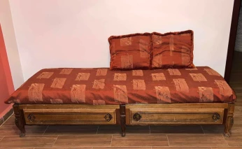 canapé bois HÊTRE avec 2 Tirroire + matelas en laine + choura + coussin