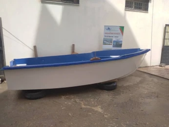 SARL SAKOMAS Barque 5.20 m en Fibre de verre
