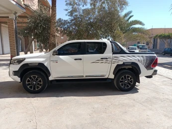 Toyota Hilux 2022 أدفنشر