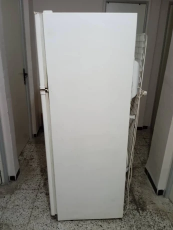 بيع ثلاجة eniem مستعملة في حالة جيدة 