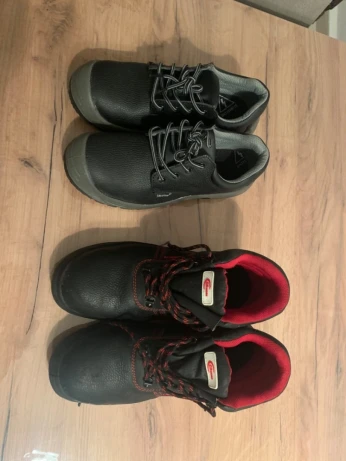 2 PAIRES DE CHAUSSURES DE SÉCURITÉ