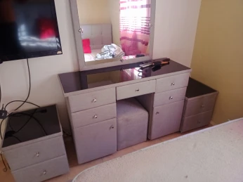 Coiffeuse et deux tables de nuits