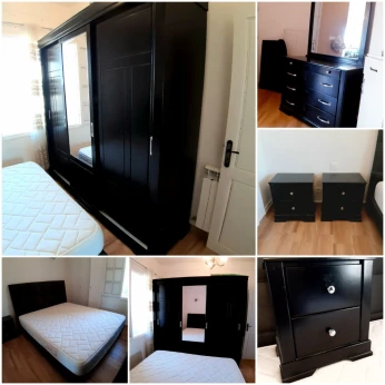 Chambre à coucher en bois hêtre avec lit capitonné. Liquidation DA 85.000