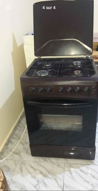 Cuisinière propre