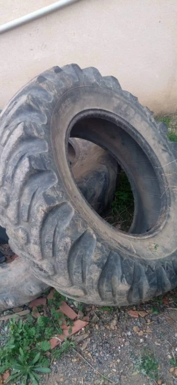 Pneus JCB rétro chargeur