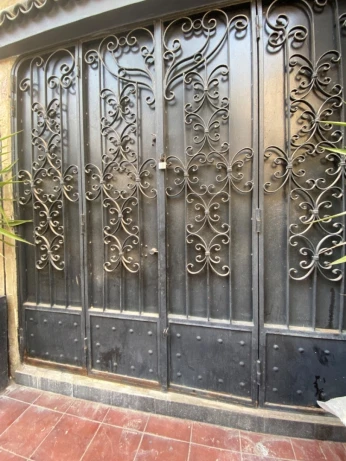 Porte de garage en fer forgé