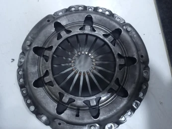 Disque et plateau embrayage