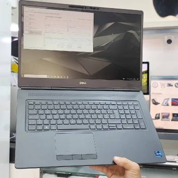 Dell Precision 7760 . Xeon 11eme . 32GB Ram . 512GB ssd. Nvidia RTX A5000 16GB VRAM 