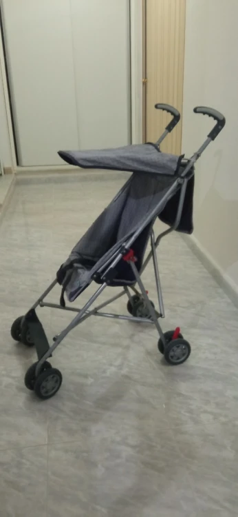 Poussettes et table a manger bébé