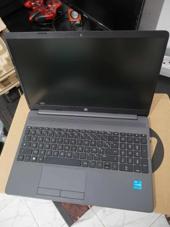 Laptop HP i3-11ème génération / 15-dw3017nk / 4Go Ram / 1To hdd / 15.6''