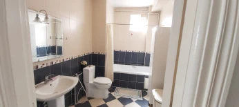 SANITAIRES SALLE DE BAIN ET WC EN TRES BON ETATT