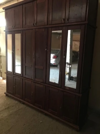 deux armoires a vendre vite