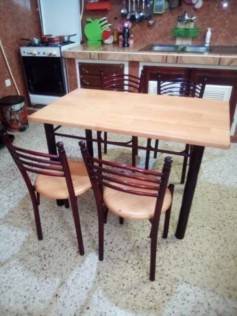 Table est 4 chaises