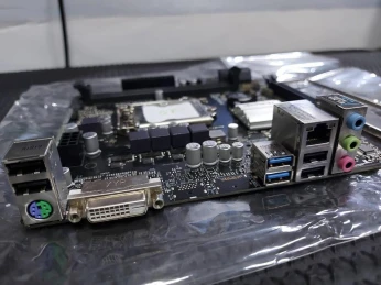 combo i5 8500 + Asrock h310m + 8X2 GB ram 2666