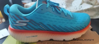 Skechers Performance GoRun Hyper Brust