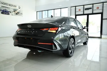 Hyundai Elantra 2025 12