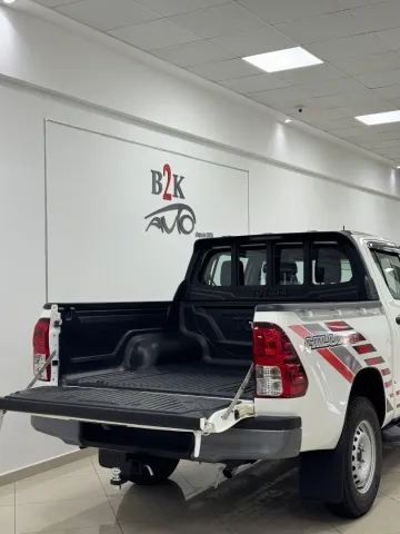 Toyota Hilux 4x4 2025 15