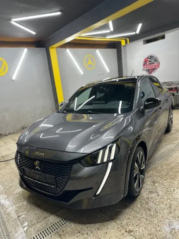 Peugeot 208 2023 GT 8