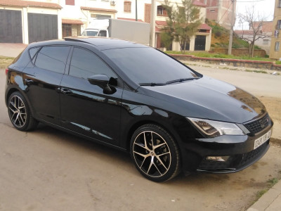 moyenne-berline-seat-leon-2019-urban-skikda-algerie