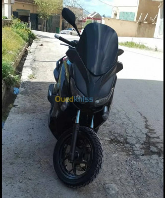 motos-scooters-yamaha-xmax-250-2014-boghni-tizi-ouzou-algerie