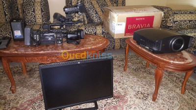 oran-algerie-composants-materiel-électronique-camera-jvc-jy-hd-251e-video-projecteur